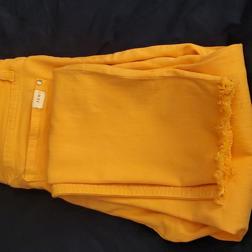 JEN7 Peach colored jeans, frayed hem, size 6